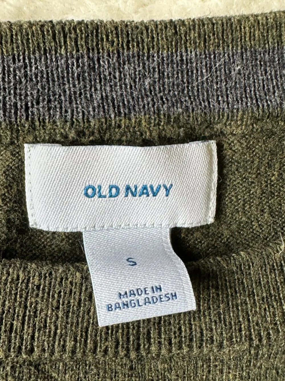 4 Women's Sweater Bundle - Picture 9 of 13
